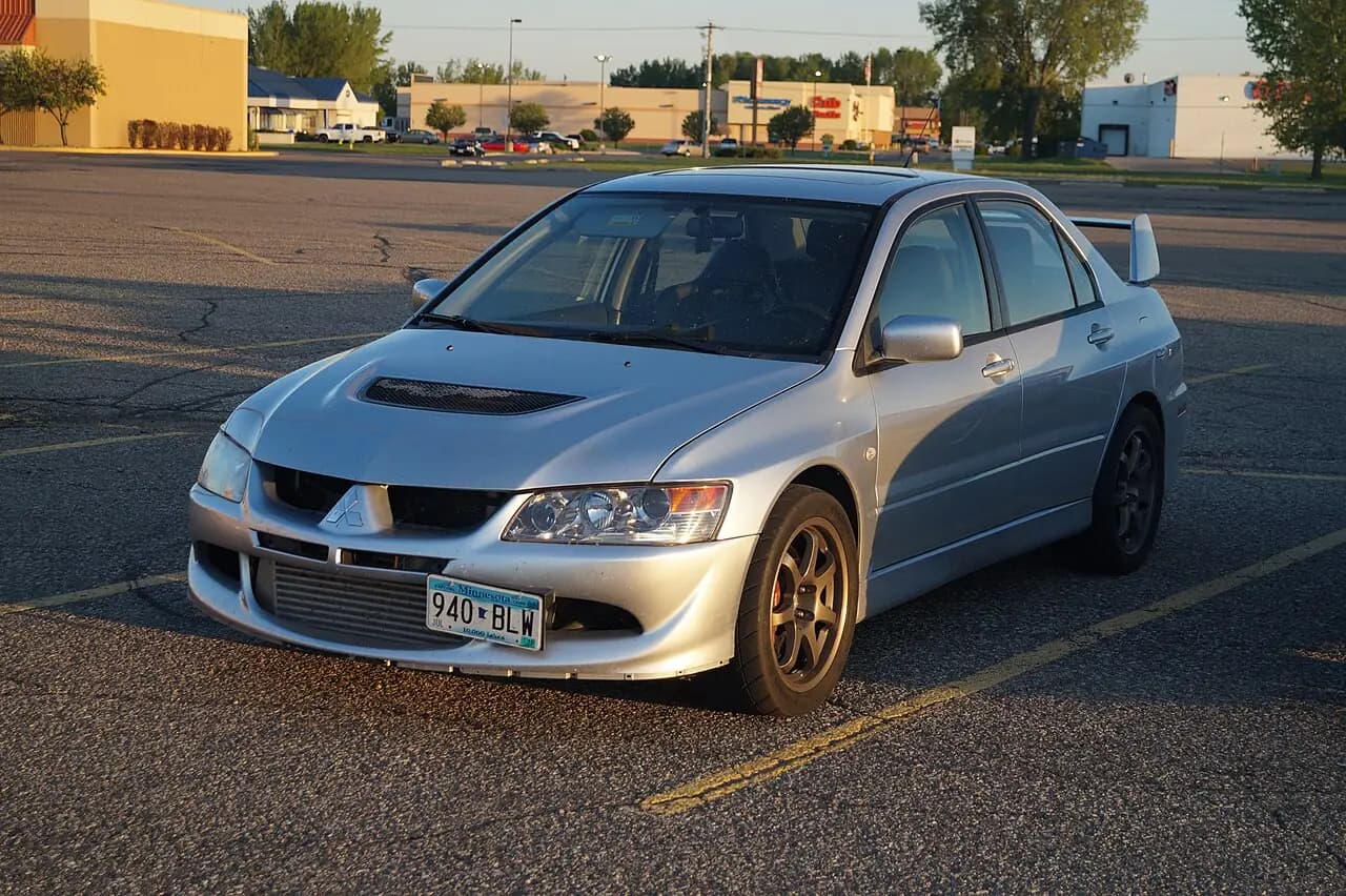 Silver 2004 Mitsubishi Lancer Evolution VIII (CT9A) sedan, front three-quarter view