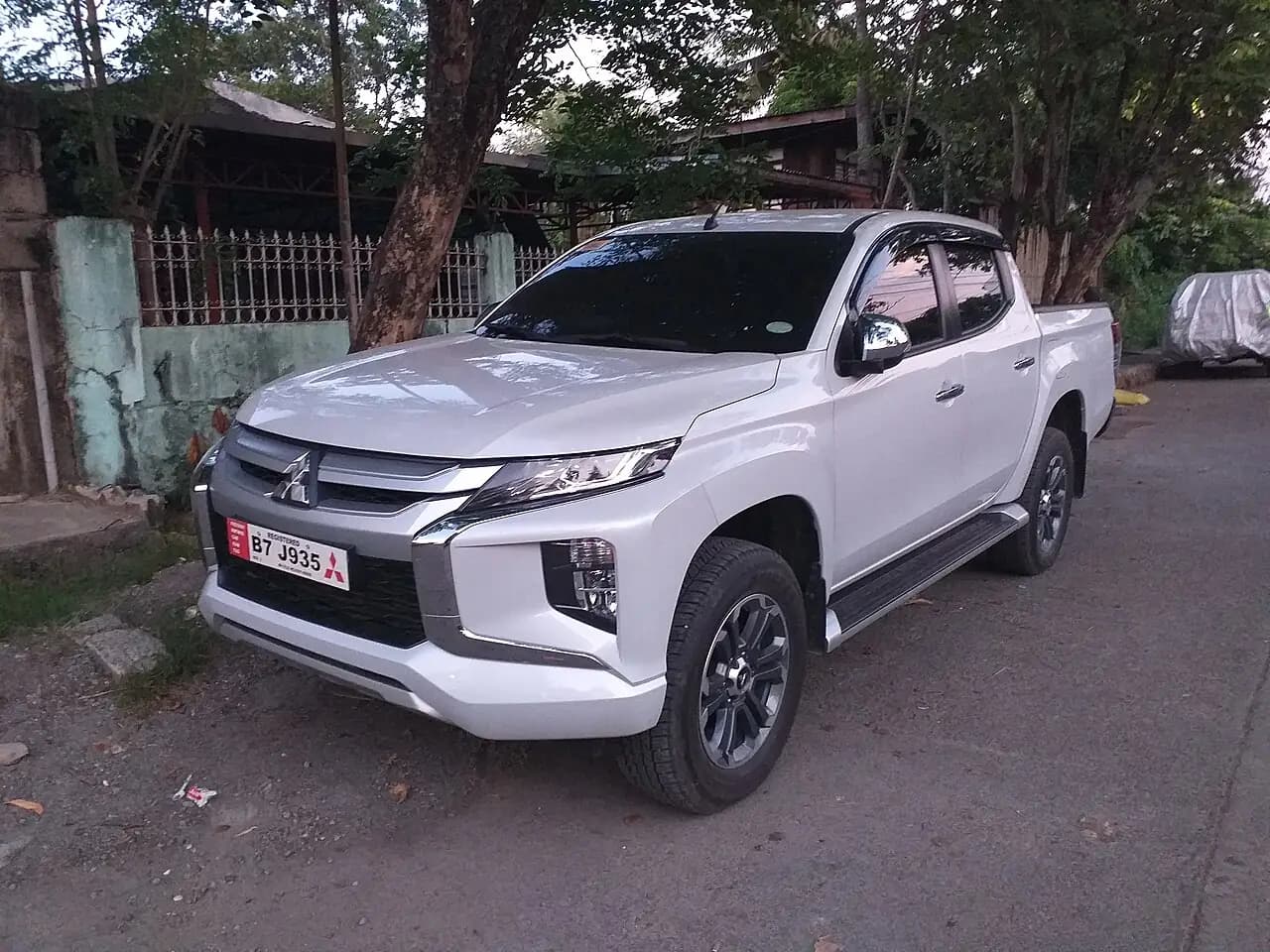 White 2019 Mitsubishi Triton MR GLS double cab (sold as Strada in the Philippines), front three-quarter view