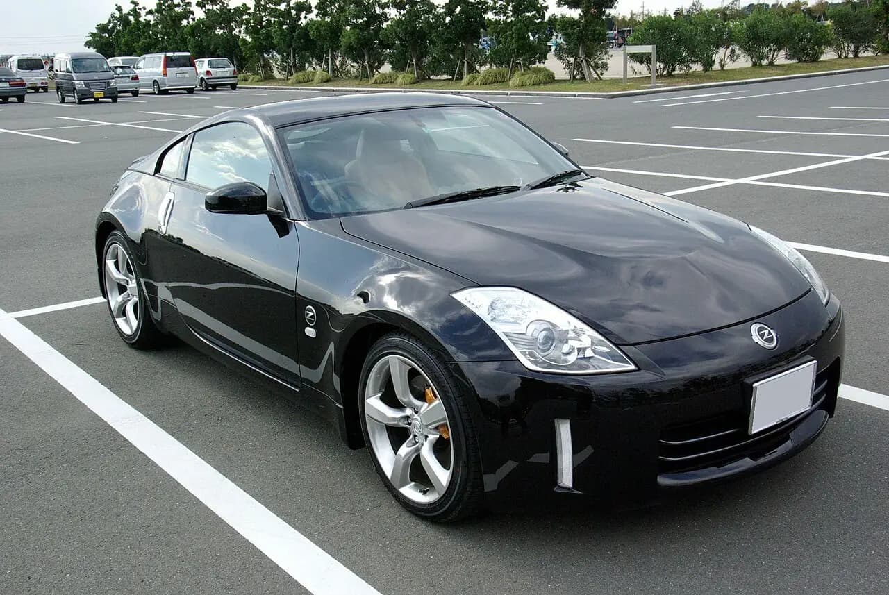 Black 2007 Nissan 350Z (Fairlady Z) Version ST coupe, Z33 HR, front three-quarter view