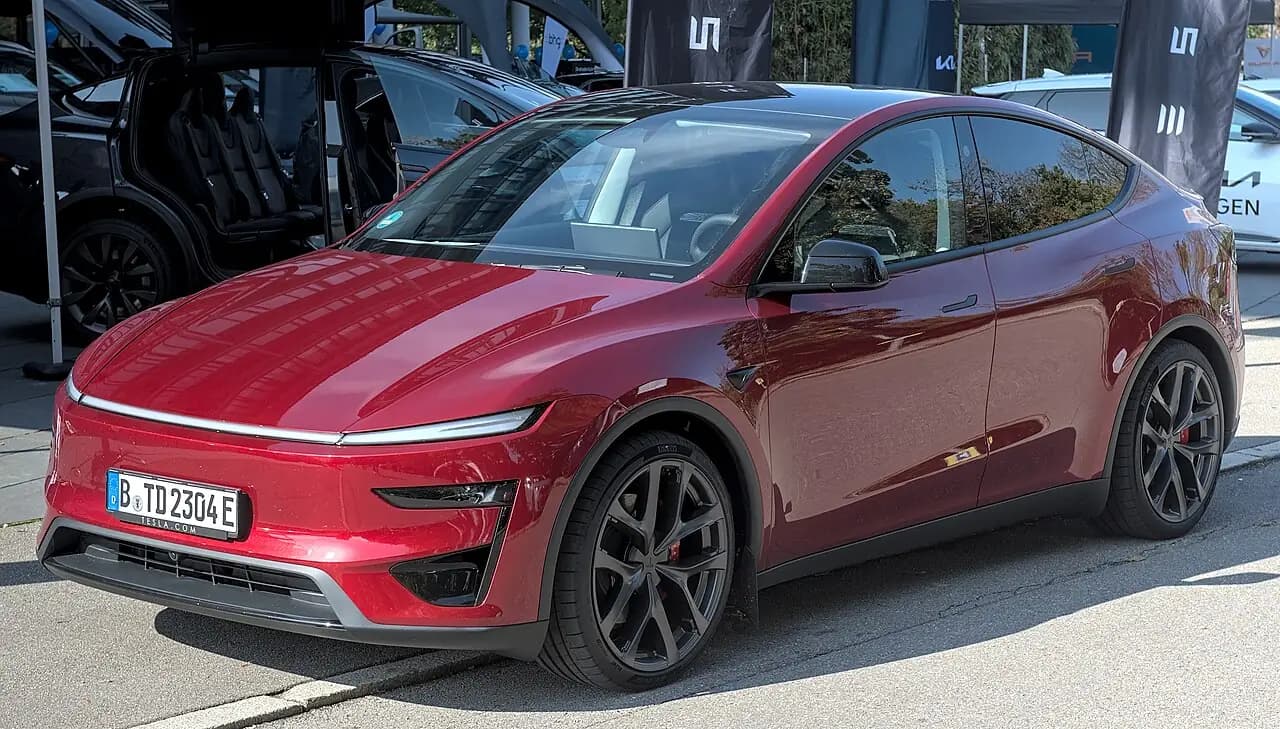 Ultra Red 2025 Tesla Model Y Performance (Juniper), front three-quarter view