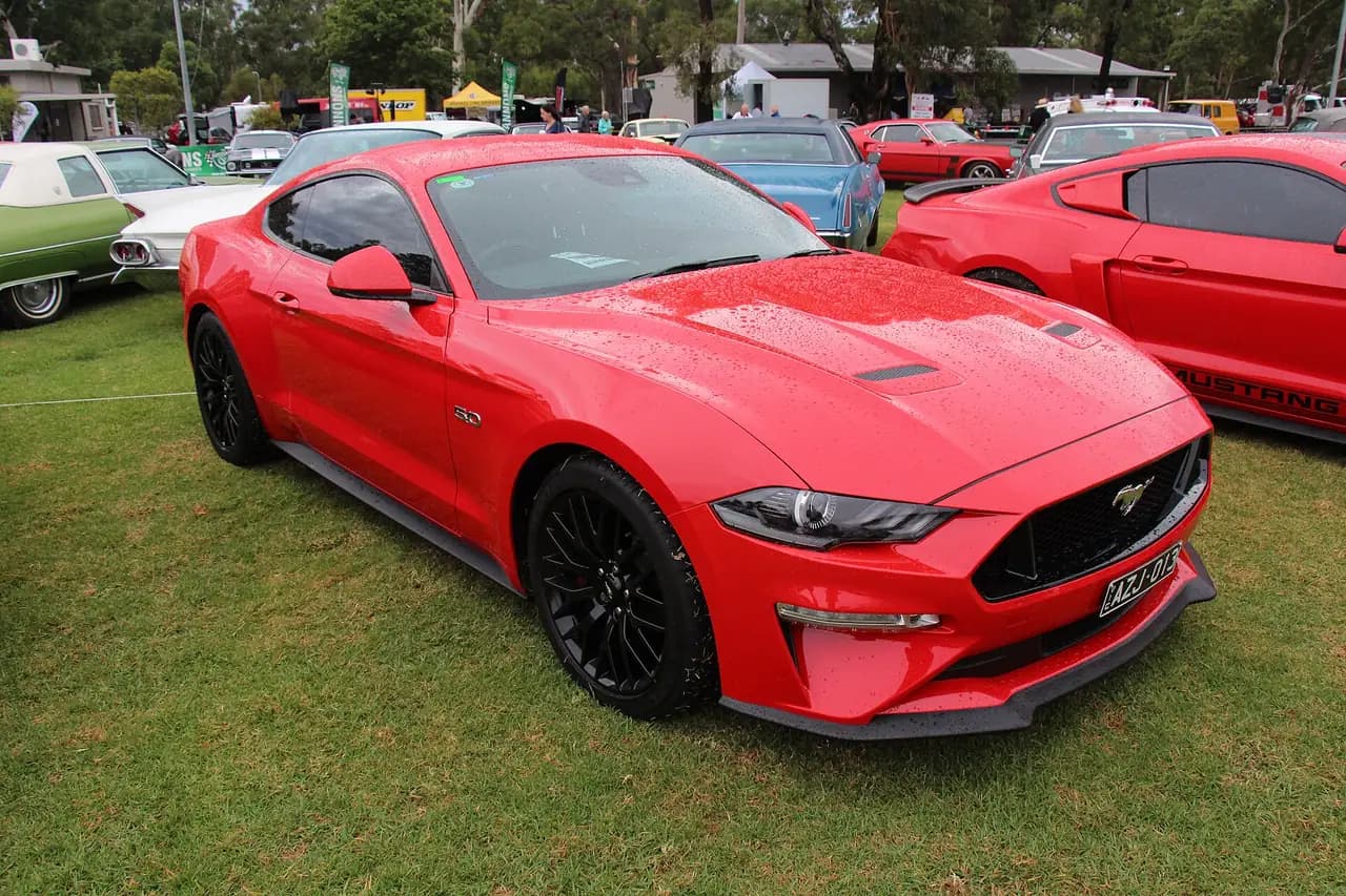 Red 2018 Ford Mustang GT Fastback (S550 facelift), front three-quarter view